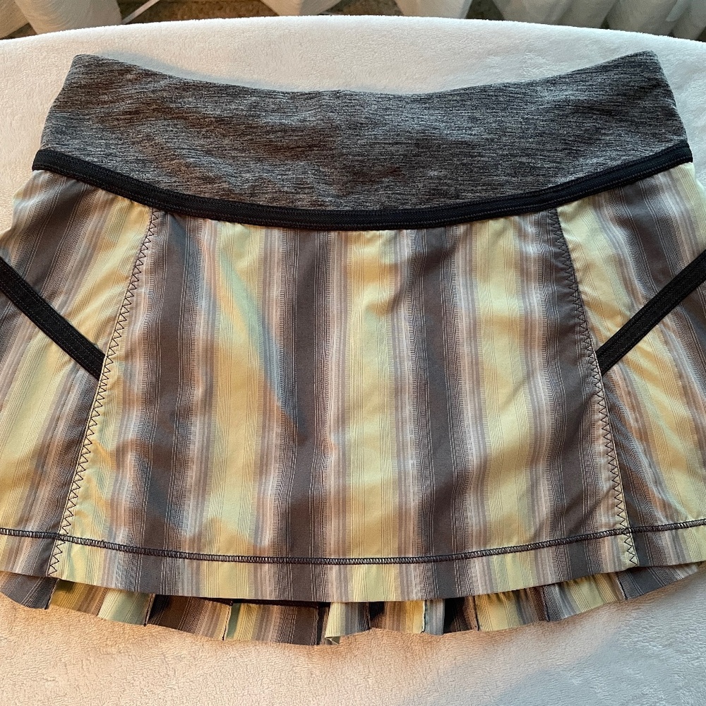Lululemon Skirt Size 6 Grey/Light Lime